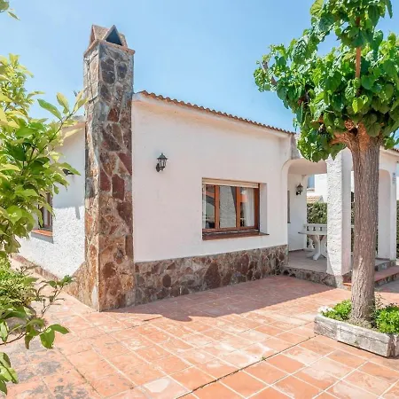 Preciosa Casa Con Un Enorme Jardin El Vendrell