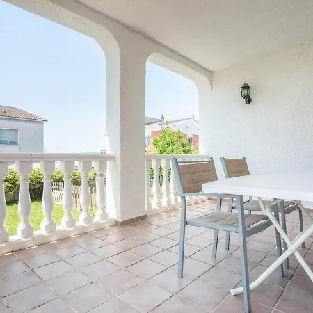 Preciosa Casa Con Un Enorme Jardin El Vendrell
